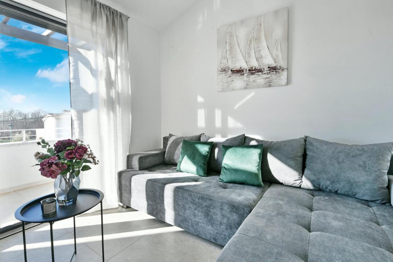 R2 Apartment By Residence Rudan Vižinada 外观 照片